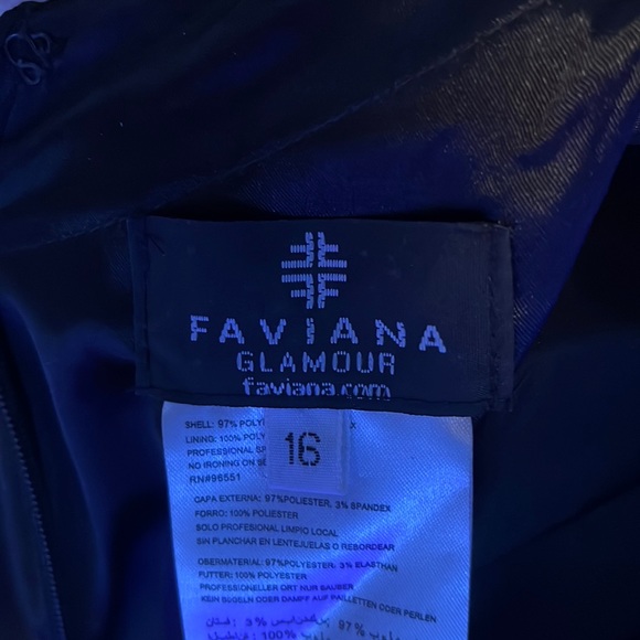 Worn once for my senior year of prom, no need to keep it. - Picture 4 of 6